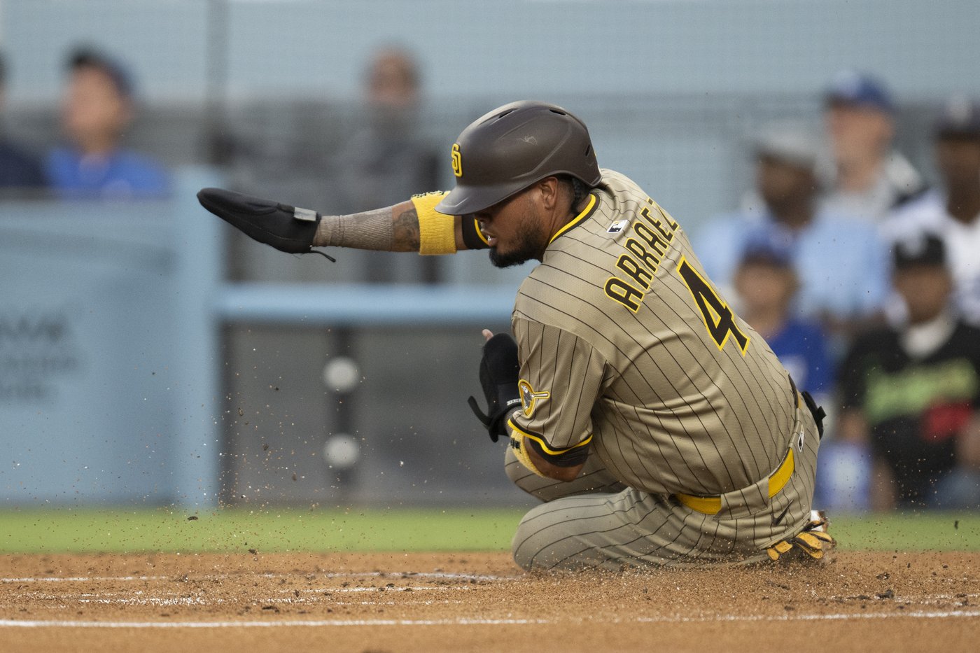 Will Smith's tiebreaking homer lifts Dodgers over rival Padres 8-6 in heated game | iNFOnews.ca Will Smith's tiebreaking homer lifts Dodgers over rival Padres 8-6 in heated game | iNFOnews.ca