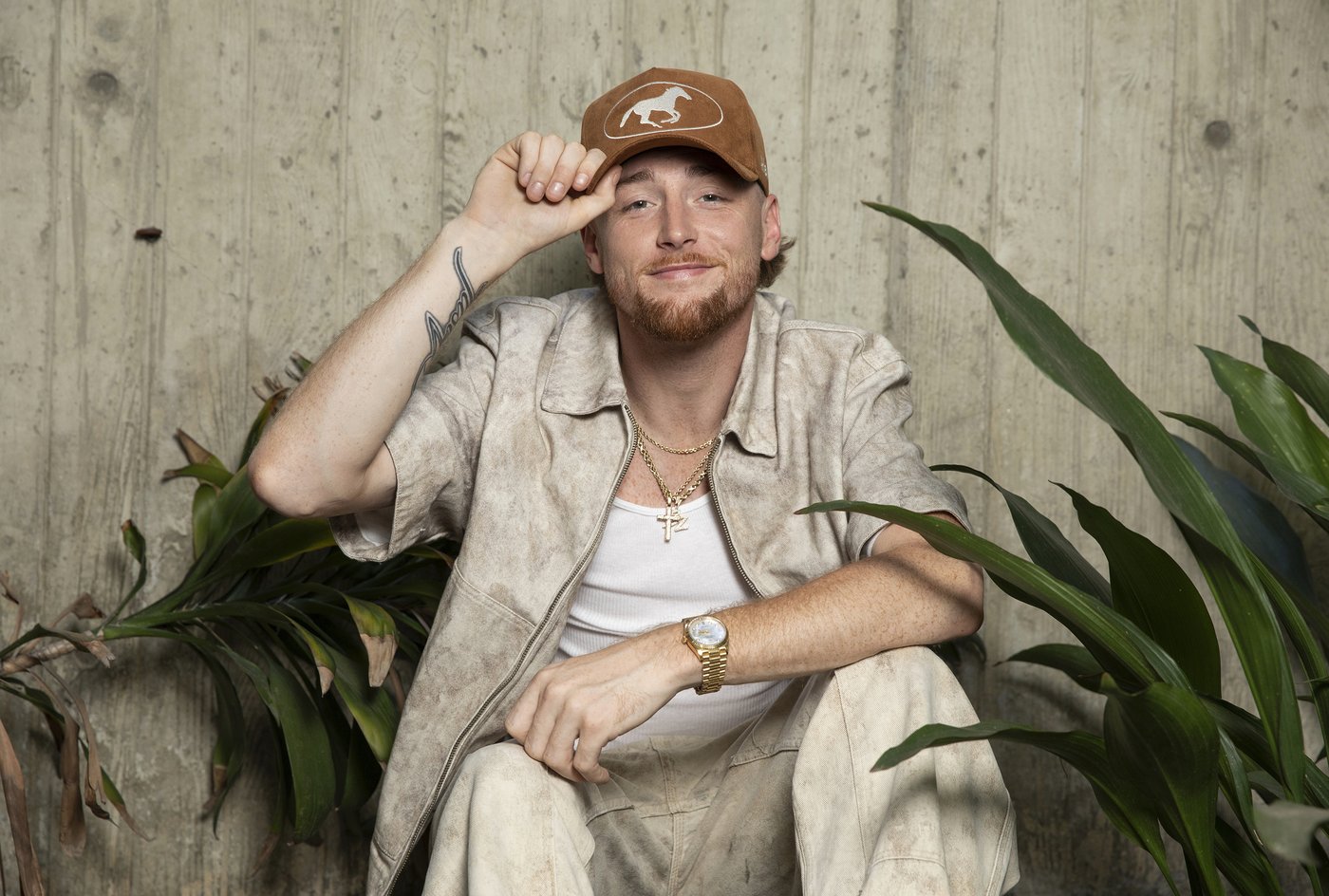 From a job at a meat processing plant to country music stardom, Bailey Zimmerman is figuring it out | iNFOnews.ca