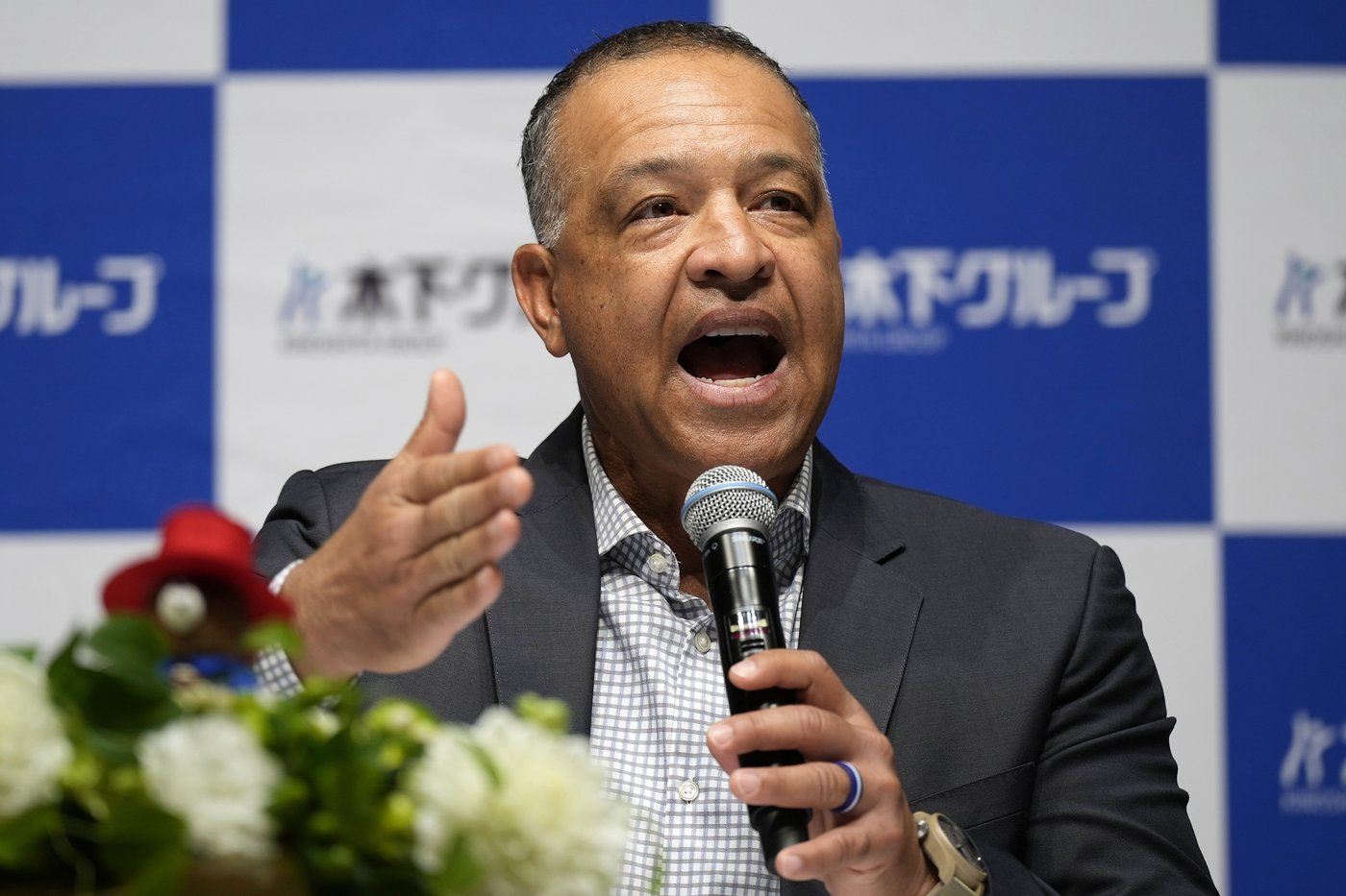 Does Shohei Ohtani still owe his manager Dave Roberts a new Porsche? | iNFOnews.ca Does Shohei Ohtani still owe his manager Dave Roberts a new Porsche? | iNFOnews.ca