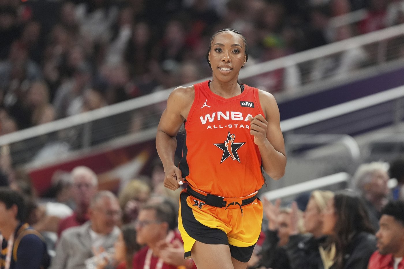 Kayla Thornton out for the season with knee injury | iNFOnews.ca