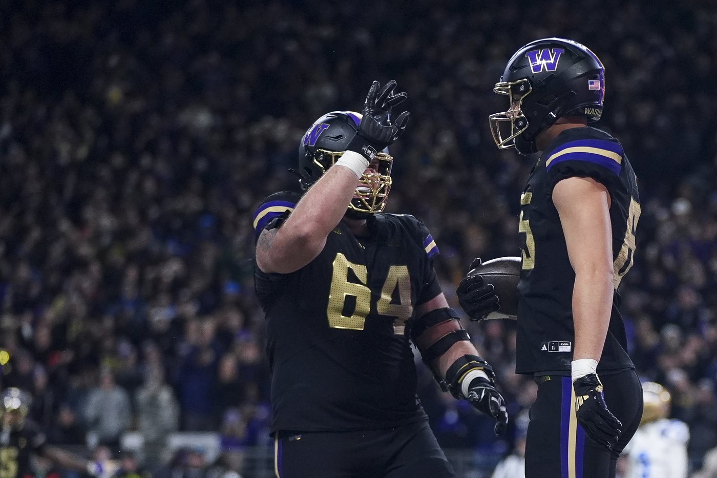 Desmond Williams Jr., Jonah Coleman lead Washington past UCLA 31-19 for bowl eligibility | iNFOnews.ca