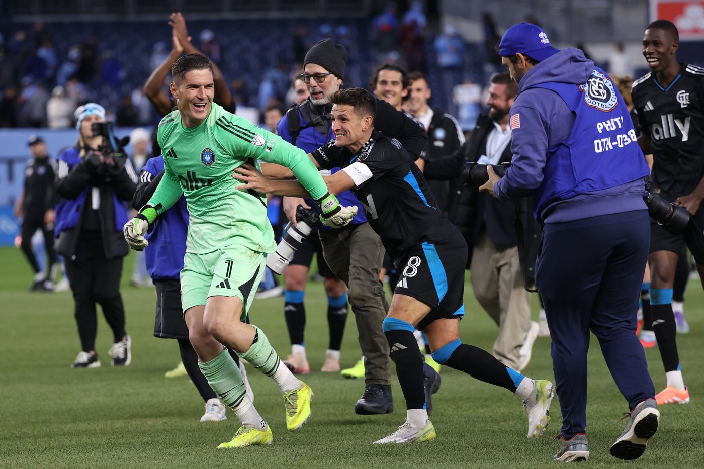 Kristijan Kahlina makes game-winning save in shootout as Charlotte forces Game 3 with NYCFC | iNFOnews.ca Kristijan Kahlina makes game-winning save in shootout as Charlotte forces Game 3 with NYCFC | iNFOnews.ca