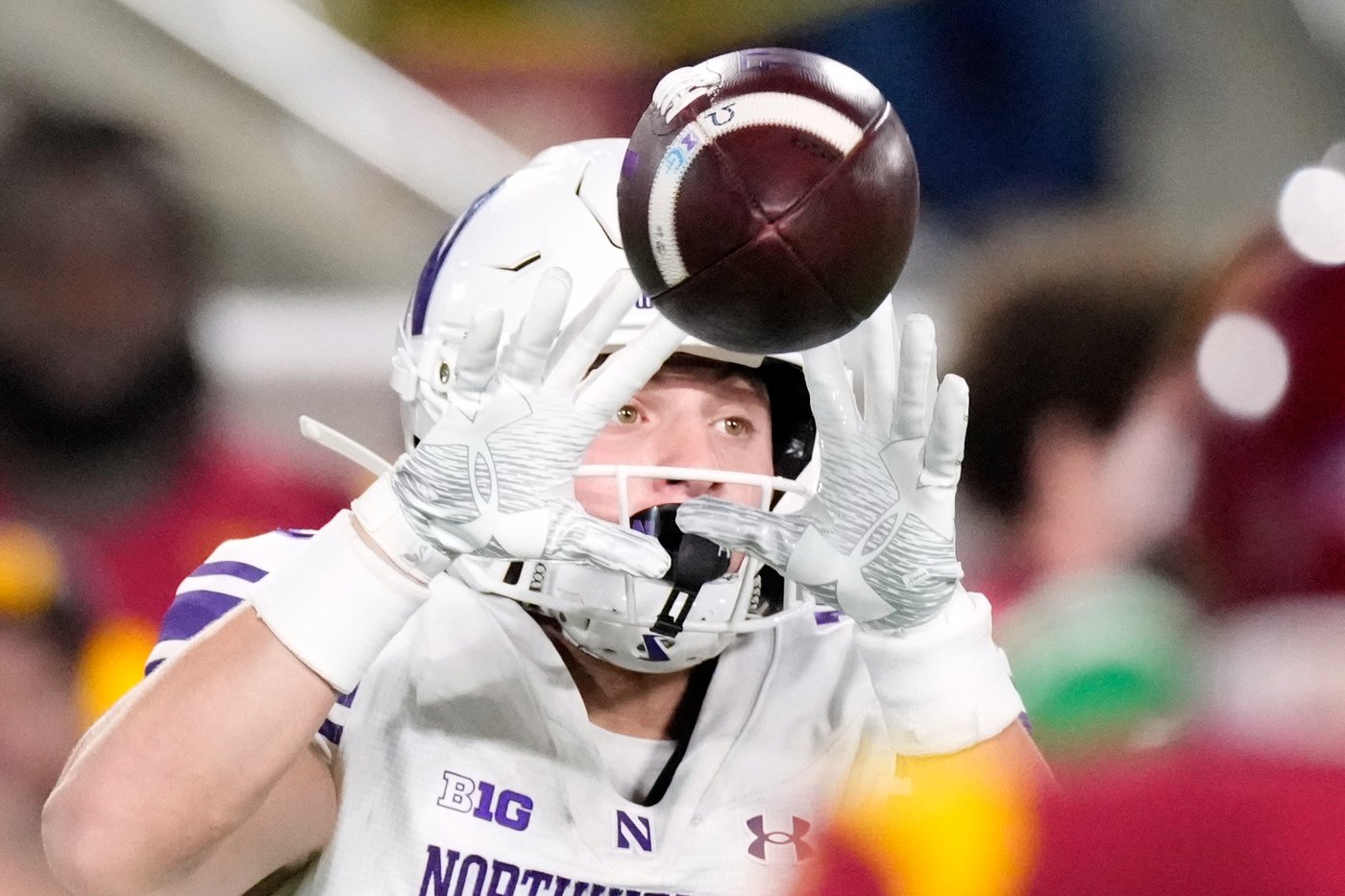 Lemon scores through air, on ground in No. 20 USC's 38-17 win over Northwestern | iNFOnews.ca
