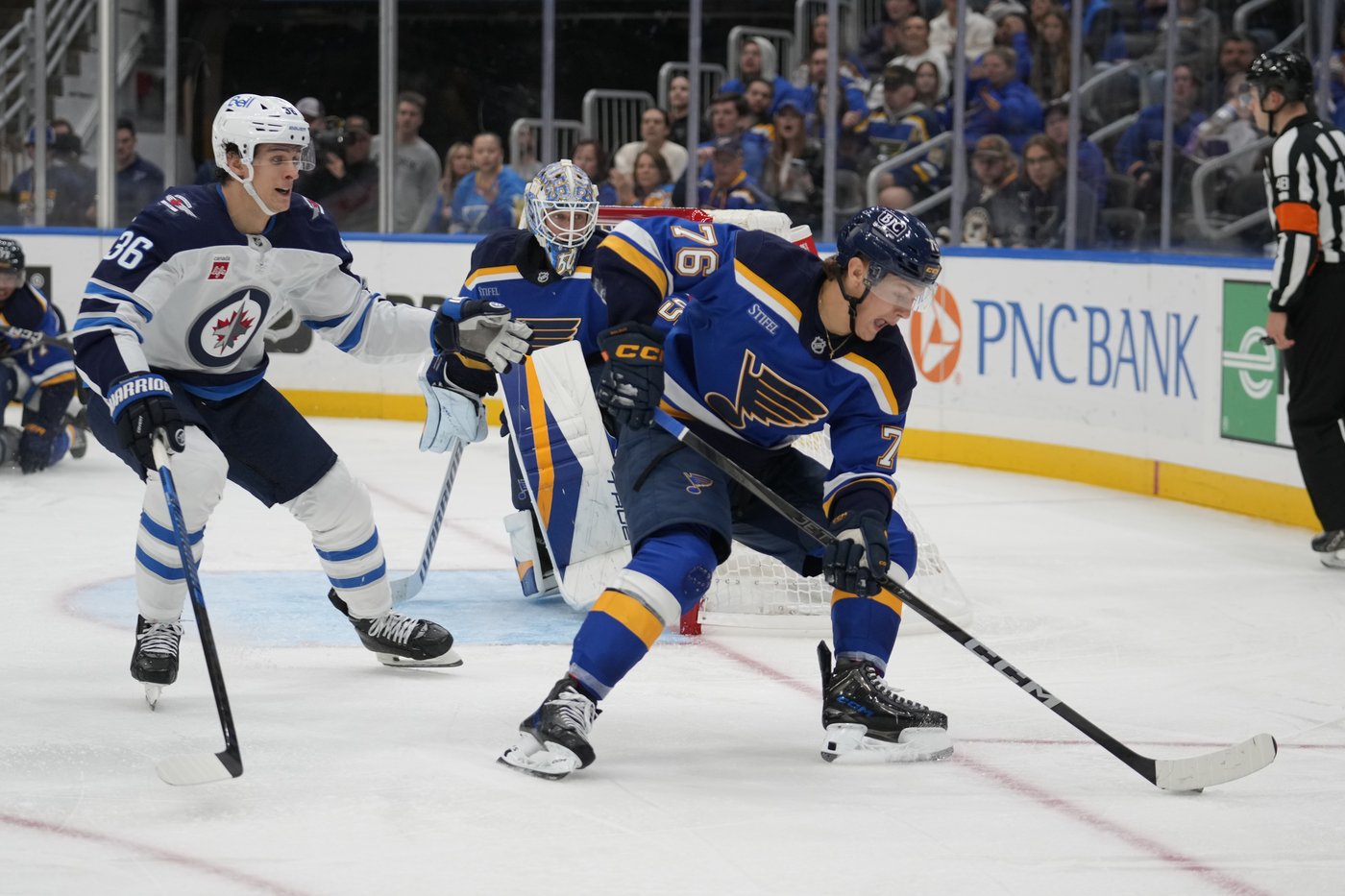 Hellebuyck stops 27 shots, lifts undefeated Jets to 3-2 win over Blues | iNFOnews.ca