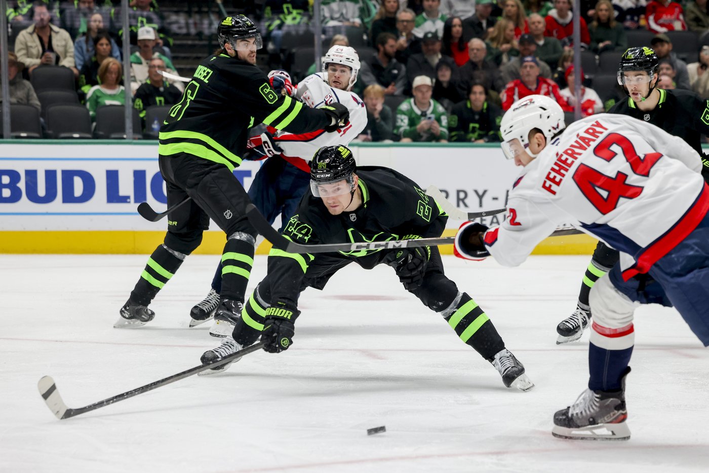 Roope Hintz scores 2, Jake Oettinger has 25 saves as Stars beat surging Capitals 3-1 | iNFOnews.ca