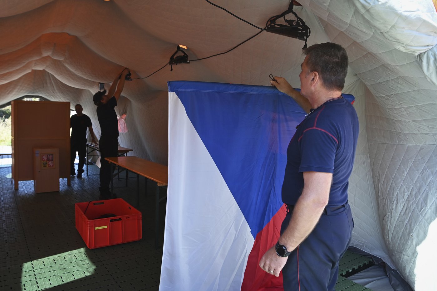 Czechs vote in Senate and regional elections in the aftermath of massive flooding | iNFOnews.ca