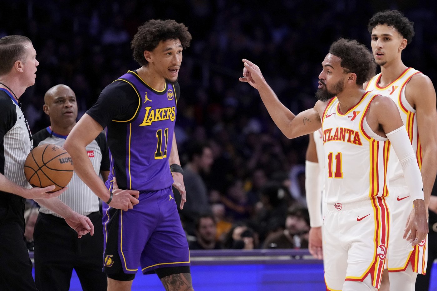 LeBron James breaks Jordan's record for 30-point games in Lakers' 119-102 win over Hawks | iNFOnews.ca LeBron James breaks Jordan's record for 30-point games in Lakers' 119-102 win over Hawks | iNFOnews.ca