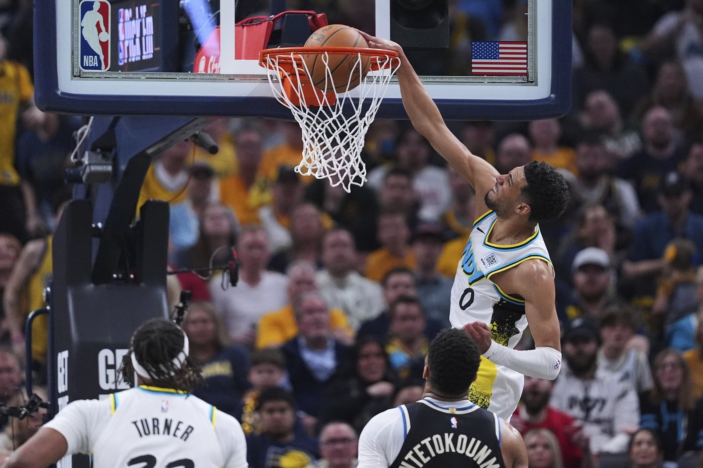 Pacers get past Bucks for 2-0 series lead | iNFOnews.ca
