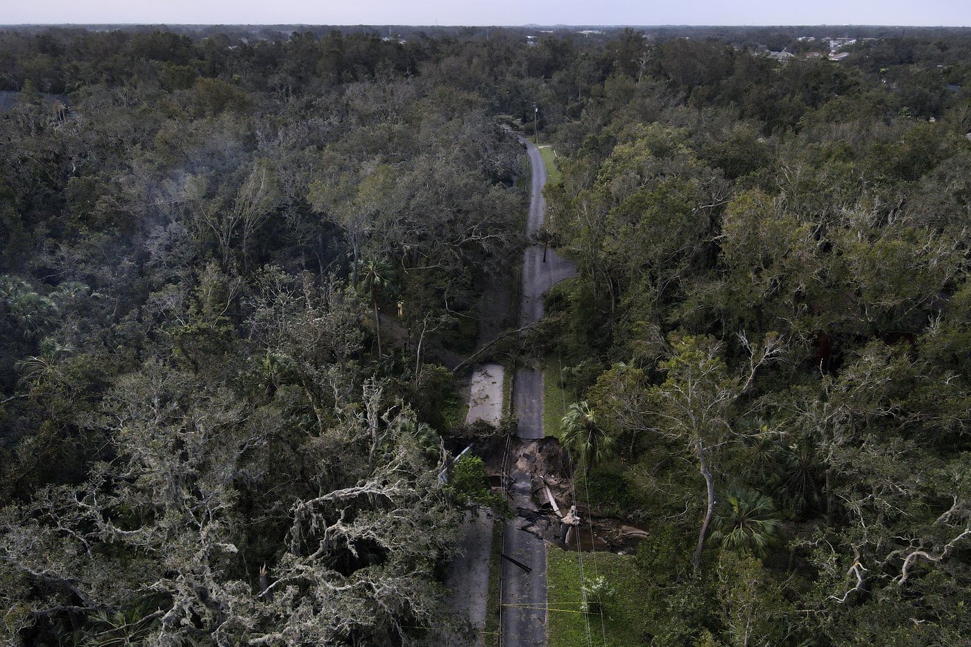 Residents slog through flooded streets, clear debris after Hurricane Milton tore through Florida | iNFOnews.ca