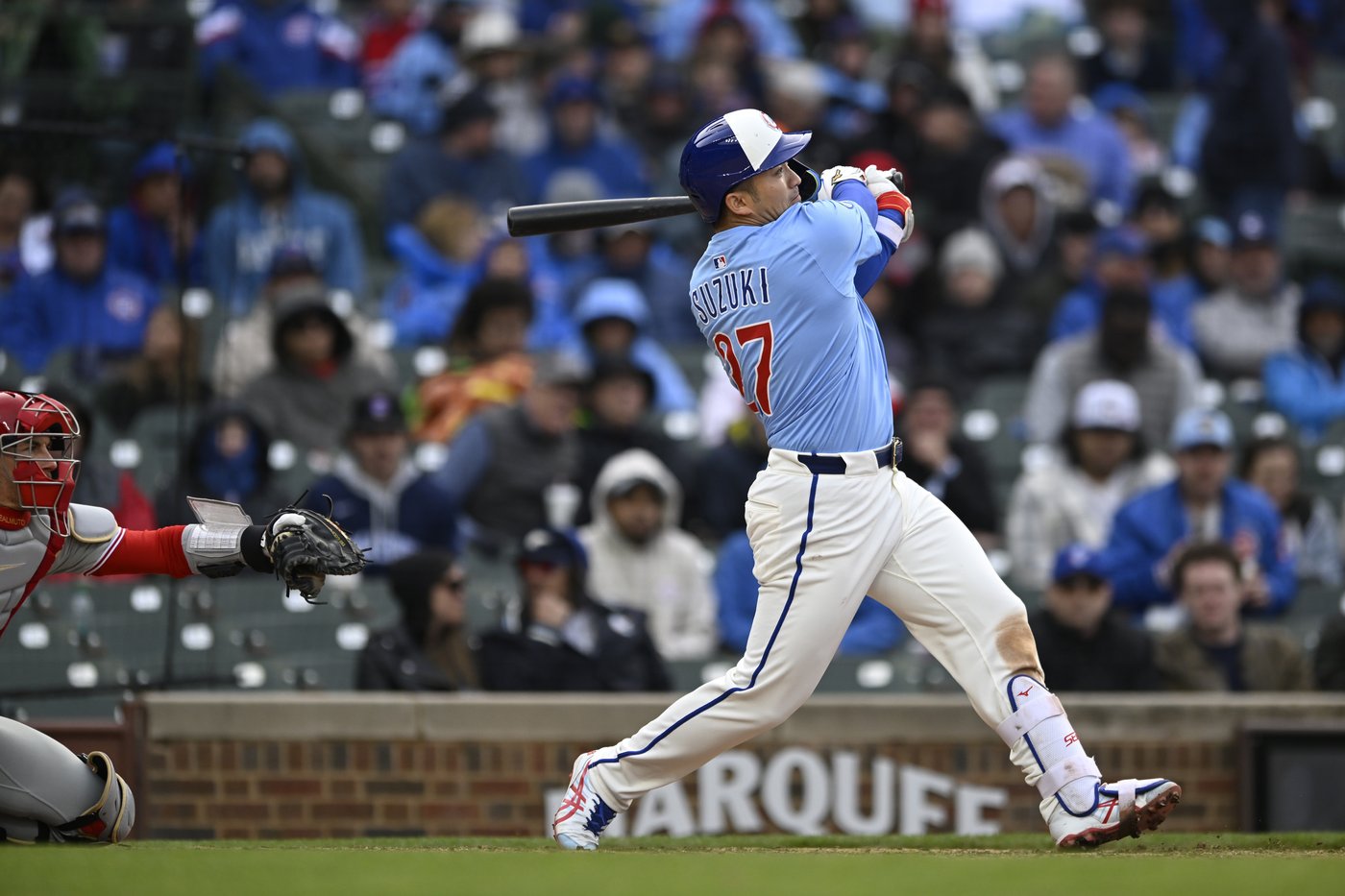 Happ, Suzuki lead Cubs past slumping Phillies | iNFOnews.ca