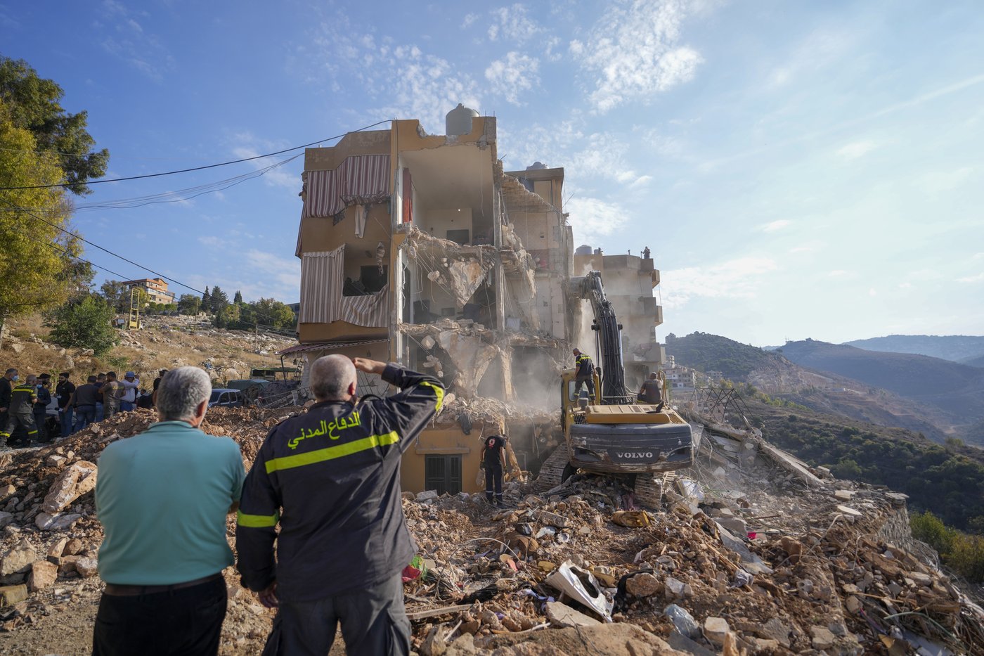 Middle East latest: Rescue workers pull 30 bodies from apartments in Lebanon after Israeli strike | iNFOnews.ca