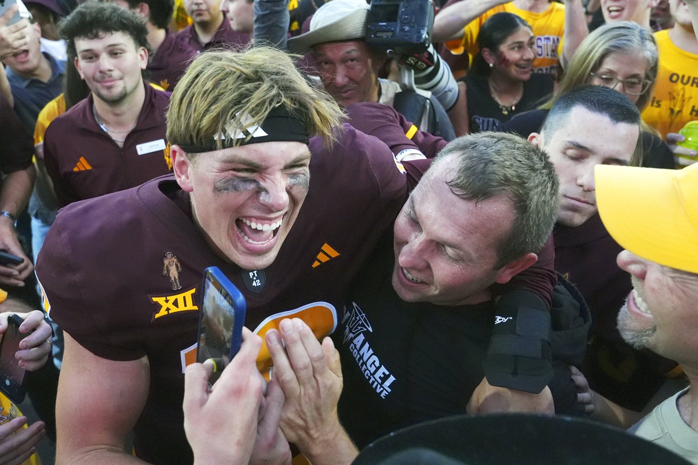 After fans storm field early, No. 21 Arizona St stops Hail Mary try for 28-23 win over No. 14 BYU | iNFOnews.ca After fans storm field early, No. 21 Arizona St stops Hail Mary try for 28-23 win over No. 14 BYU | iNFOnews.ca