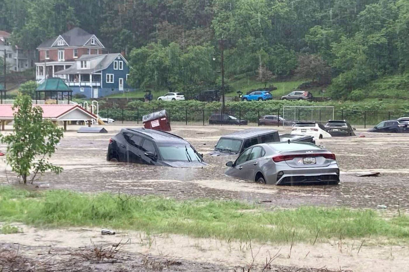 Flash flooding forces evacuation of elementary school in western Maryland | iNFOnews.ca Flash flooding forces evacuation of elementary school in western Maryland | iNFOnews.ca