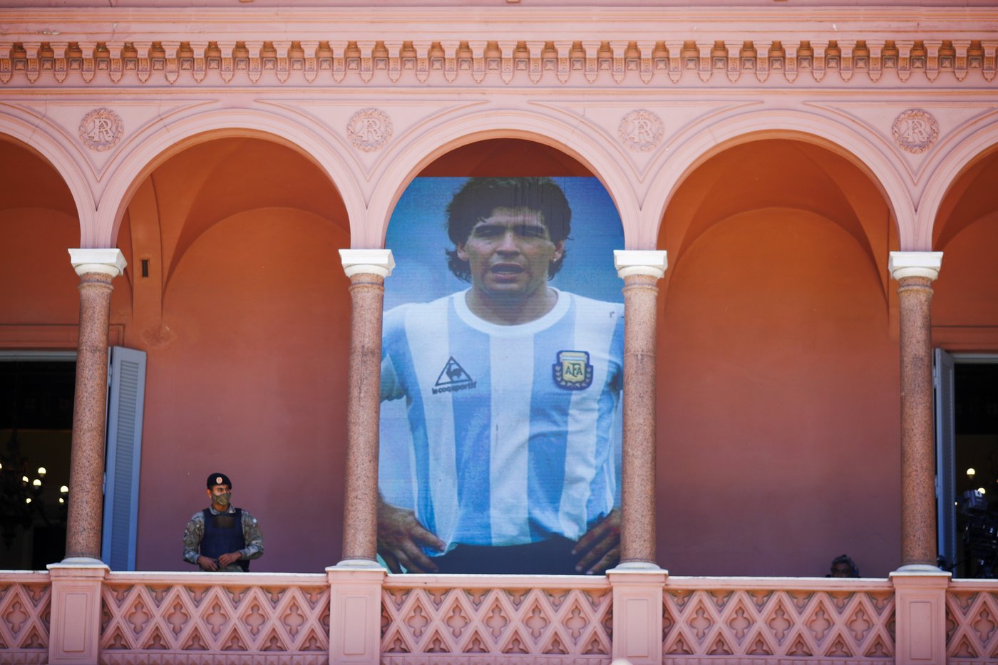 Court allows transfer of soccer great Diego Maradona's remains to public mausoleum | iNFOnews.ca