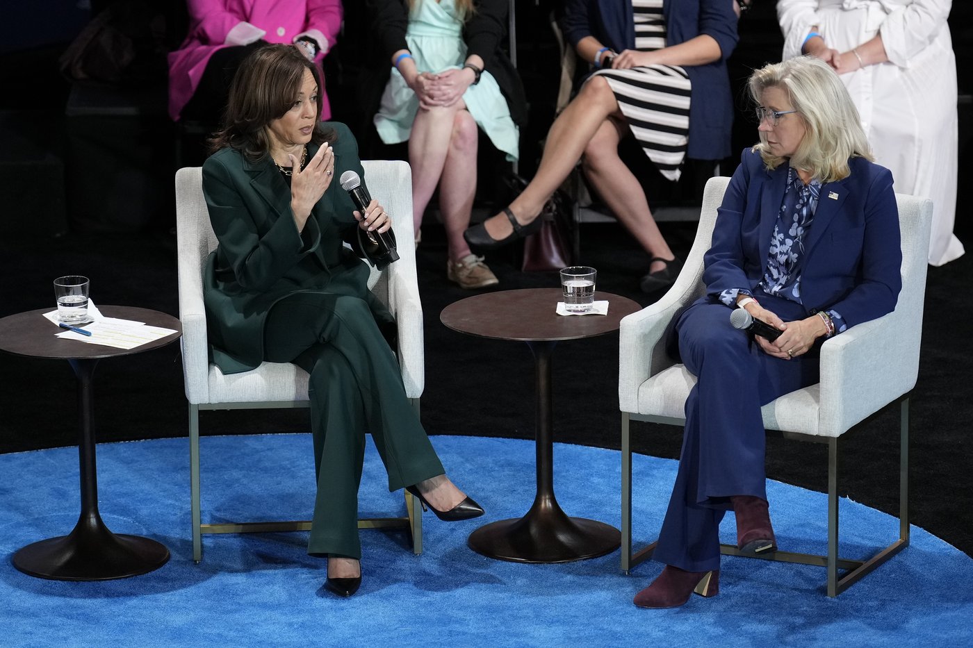 Liz Cheney helps Harris seek moderate votes as they paint Trump as a dangerous choice | iNFOnews.ca Liz Cheney helps Harris seek moderate votes as they paint Trump as a dangerous choice | iNFOnews.ca