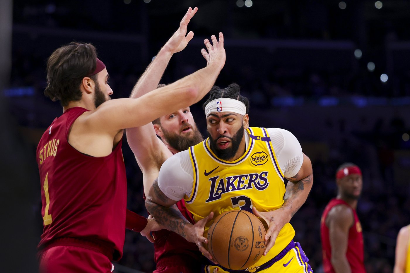 Lakers star Anthony Davis sits out against Portland to rest sprained left ankle | iNFOnews.ca