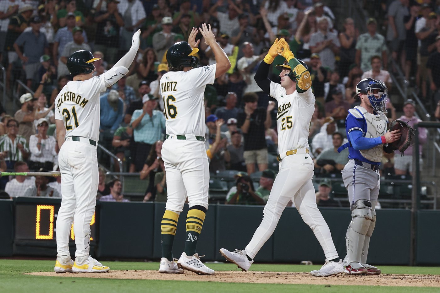 Rooker hits 2-run HR, Miller strikes out 2 with runner on 2nd in 9th as Athletics beat Blue Jays 4-3 | iNFOnews.ca