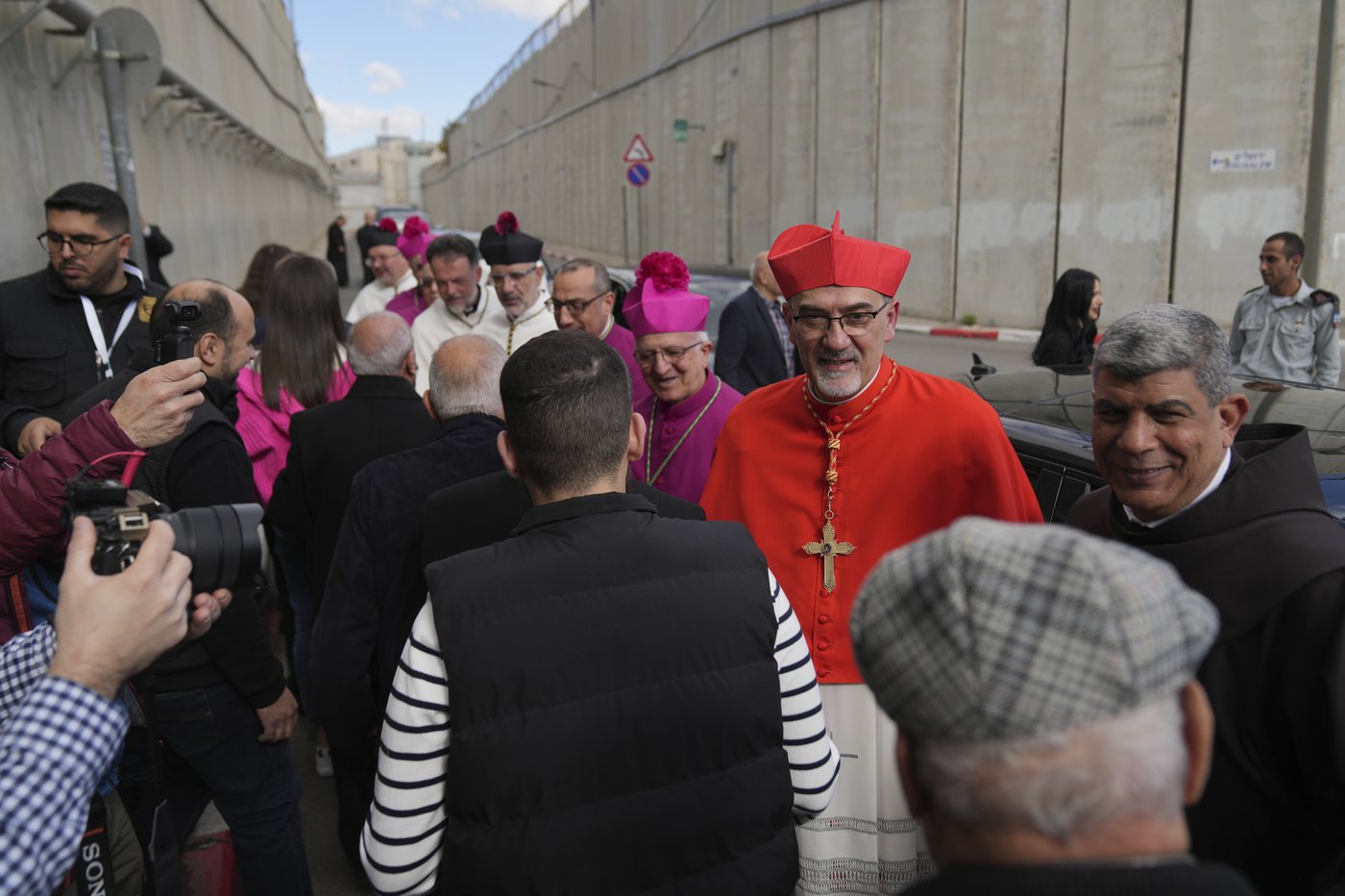 Cities worldwide hold subdued Christmas Eve celebrations amid conflicts | iNFOnews.ca Cities worldwide hold subdued Christmas Eve celebrations amid conflicts | iNFOnews.ca