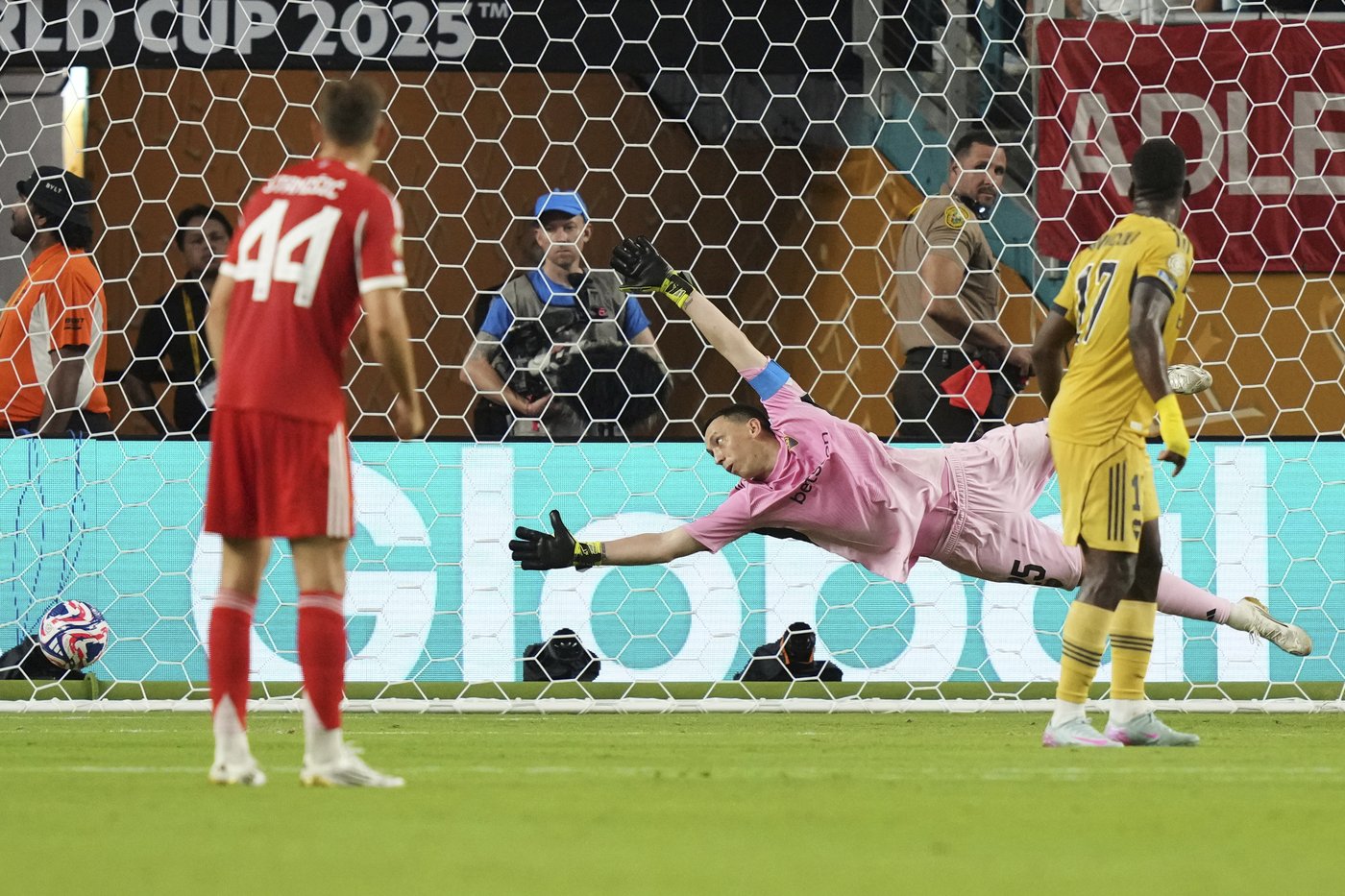 Bayern Munich advances in the Club World Cup with 2-1 win over Boca Juniors | iNFOnews.ca