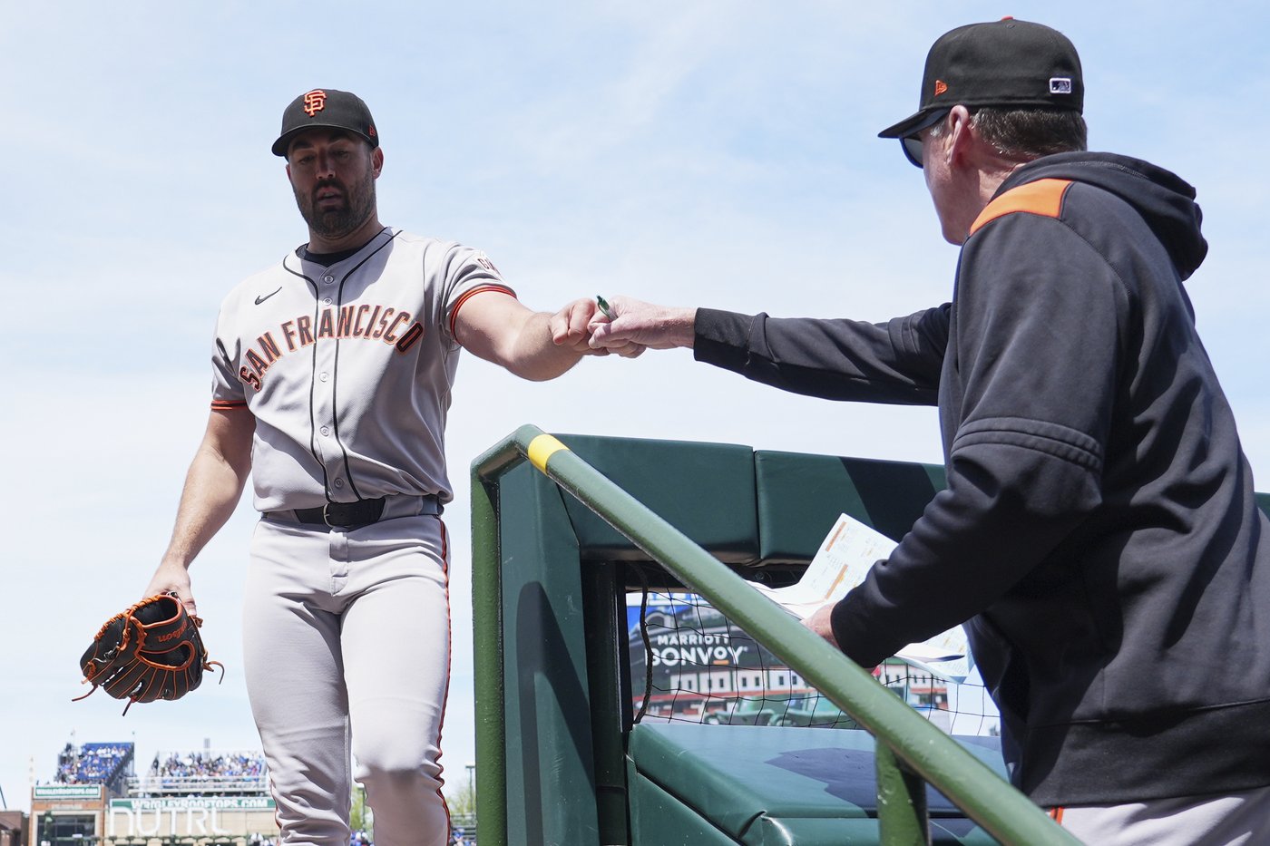 Robbie Ray pitches 6 effective innings as the Giants beat the Cubs 3-1 | iNFOnews.ca
