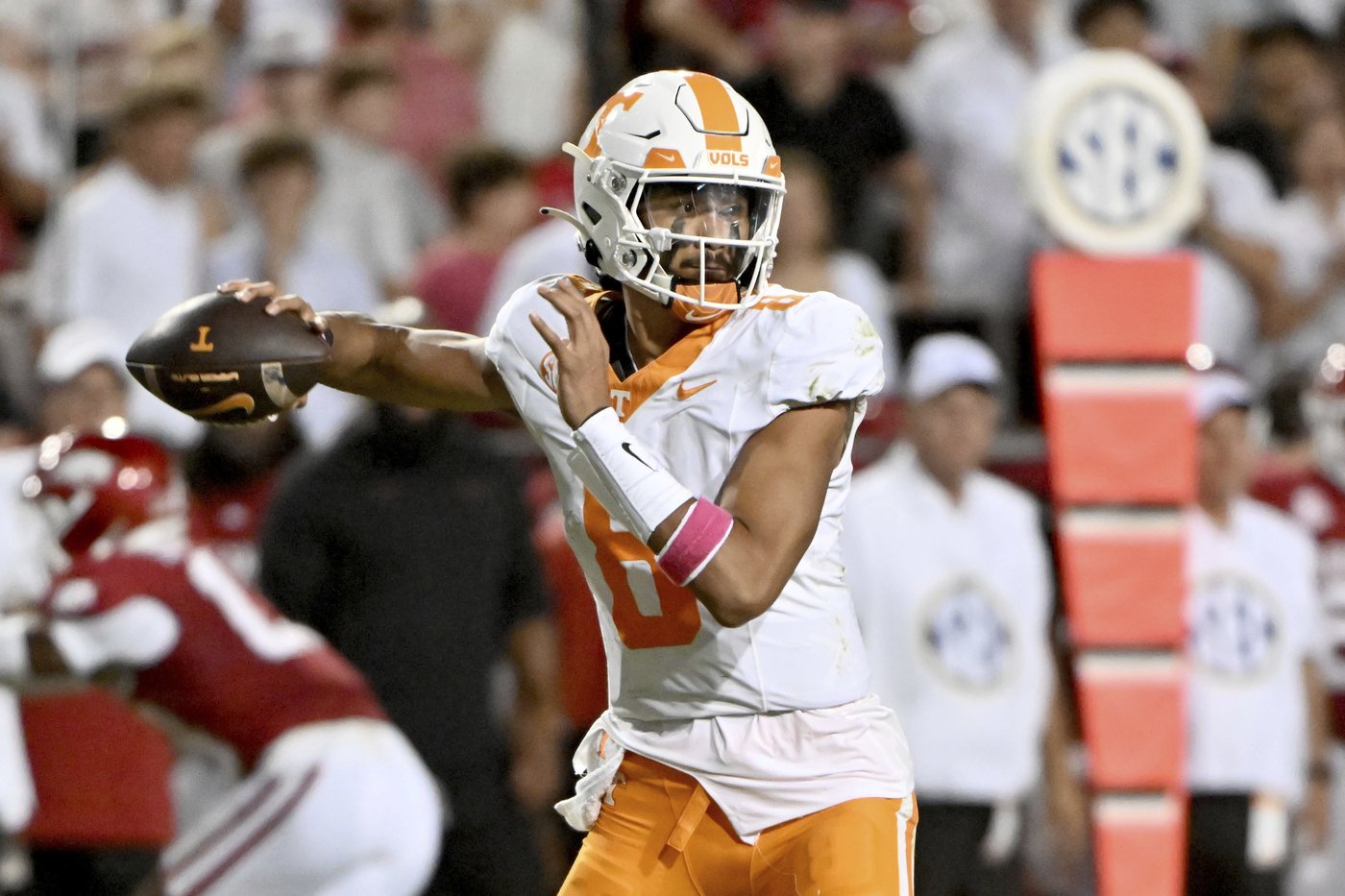 No. 8 Tennessee hosts Florida, eager to shake off loss against a Gators team that has won 2 straight | iNFOnews.ca No. 8 Tennessee hosts Florida, eager to shake off loss against a Gators team that has won 2 straight | iNFOnews.ca