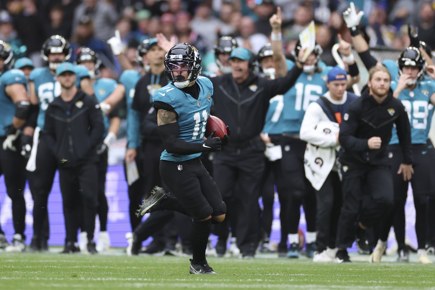 Parker Washington sets Jaguars record with a 96-yard punt return for TD in London | iNFOnews.ca
