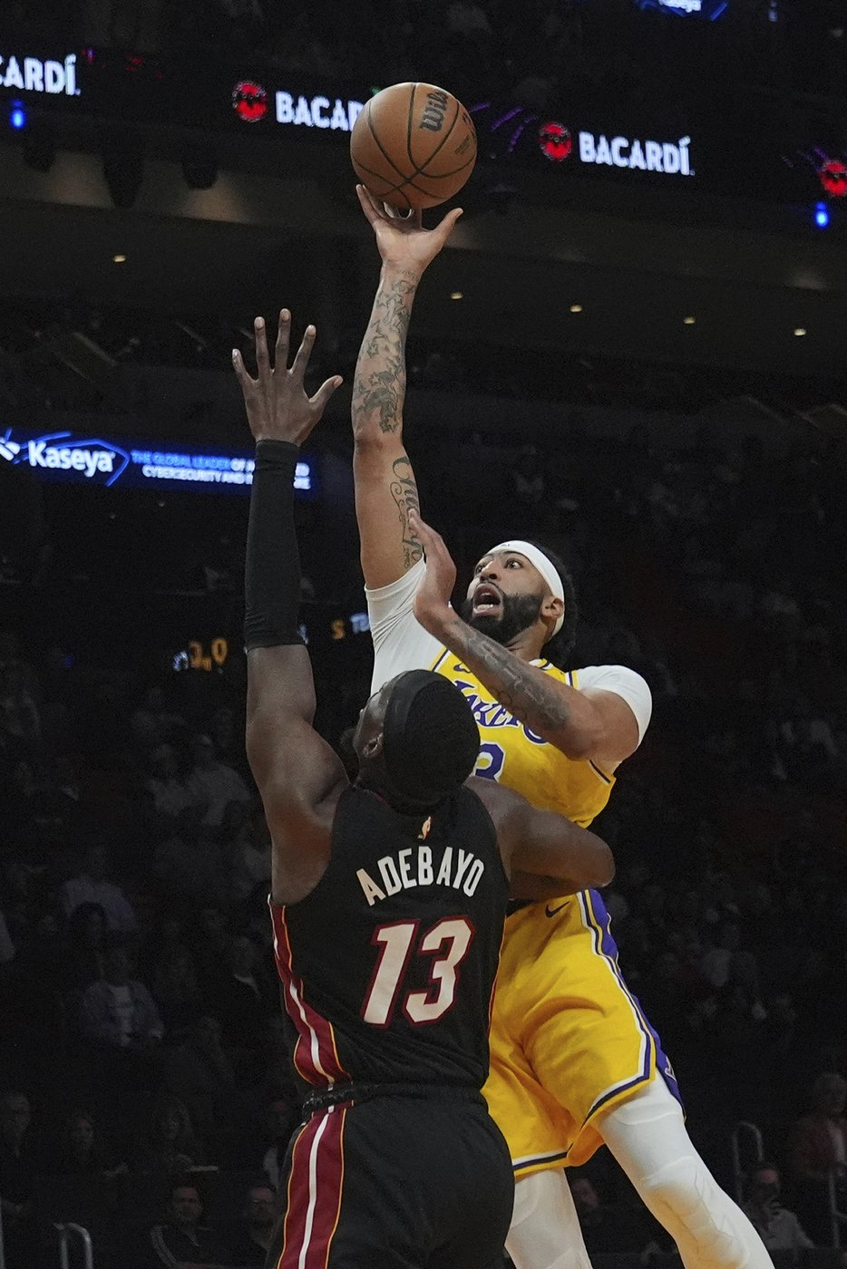 Herro scores 31, Heat roll past LeBron and struggling Lakers 134-93 | iNFOnews.ca