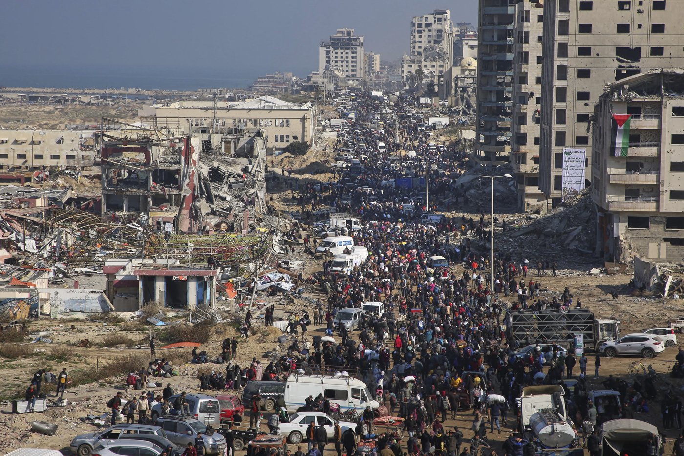 Palestinians celebrate their return to northern Gaza after 15 months of war | iNFOnews.ca