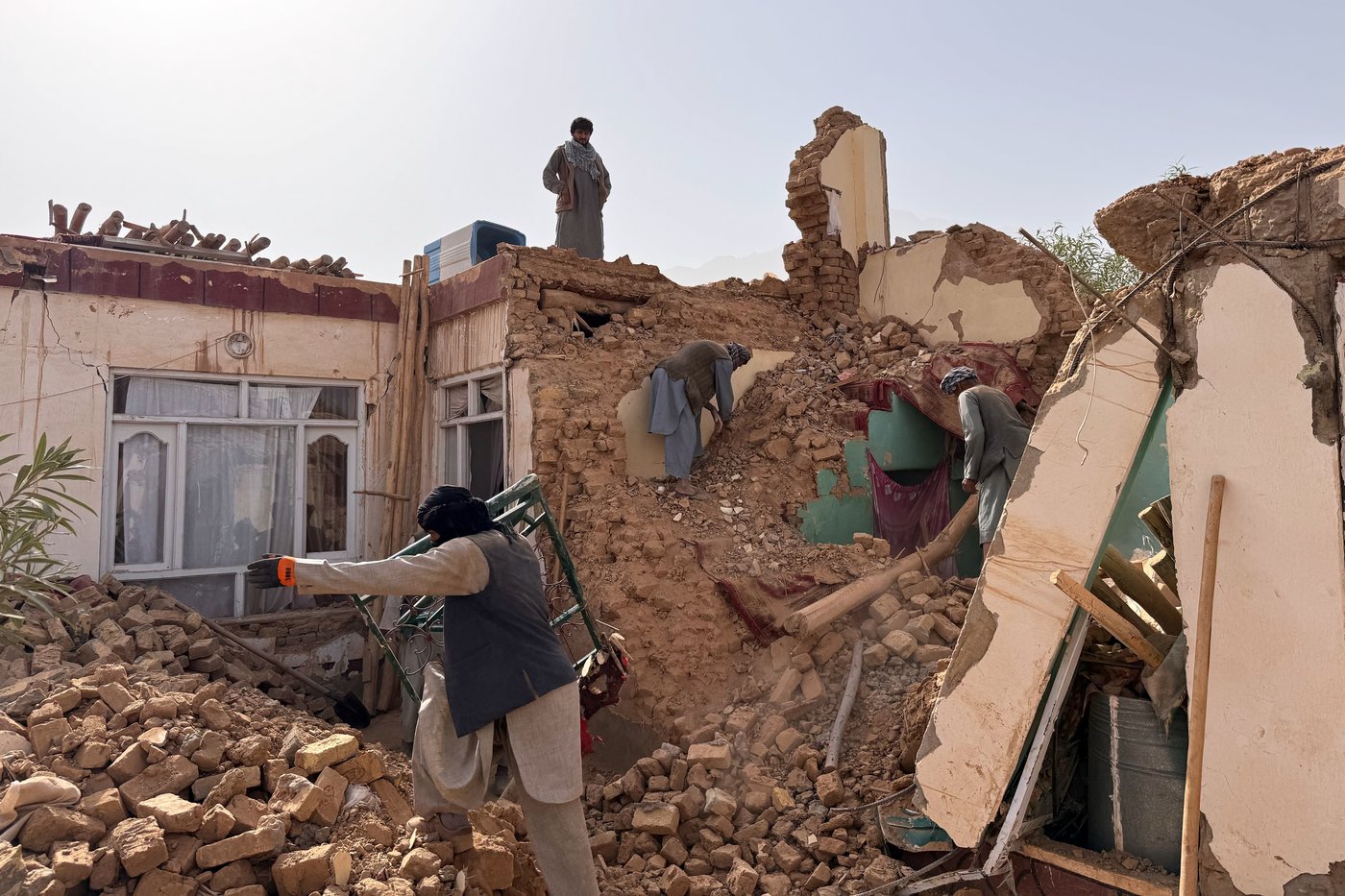 Powerful 6.3 earthquake hits northern Afghanistan, killing 20 and damaging historic Blue Mosque | iNFOnews.ca