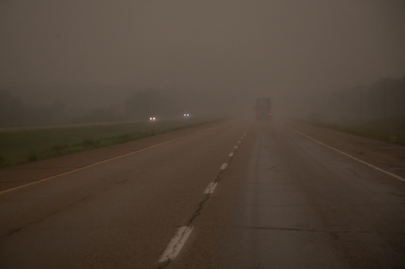 How many smoke-related deaths from wildfires are linked to climate change every year? | iNFOnews.ca