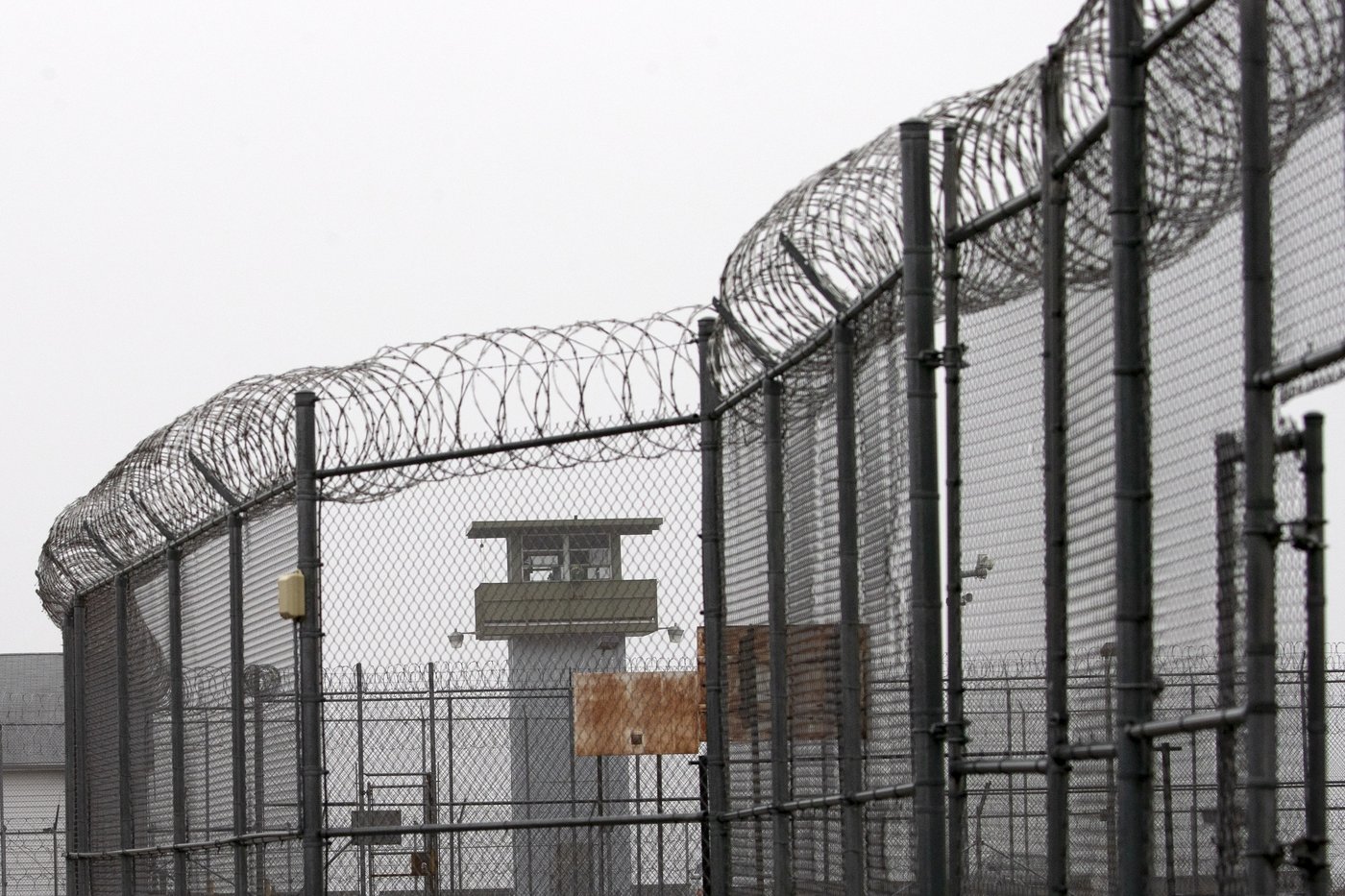 New York set to lower hiring age of prison guards to 18 amid correction officer shortage | iNFOnews.ca