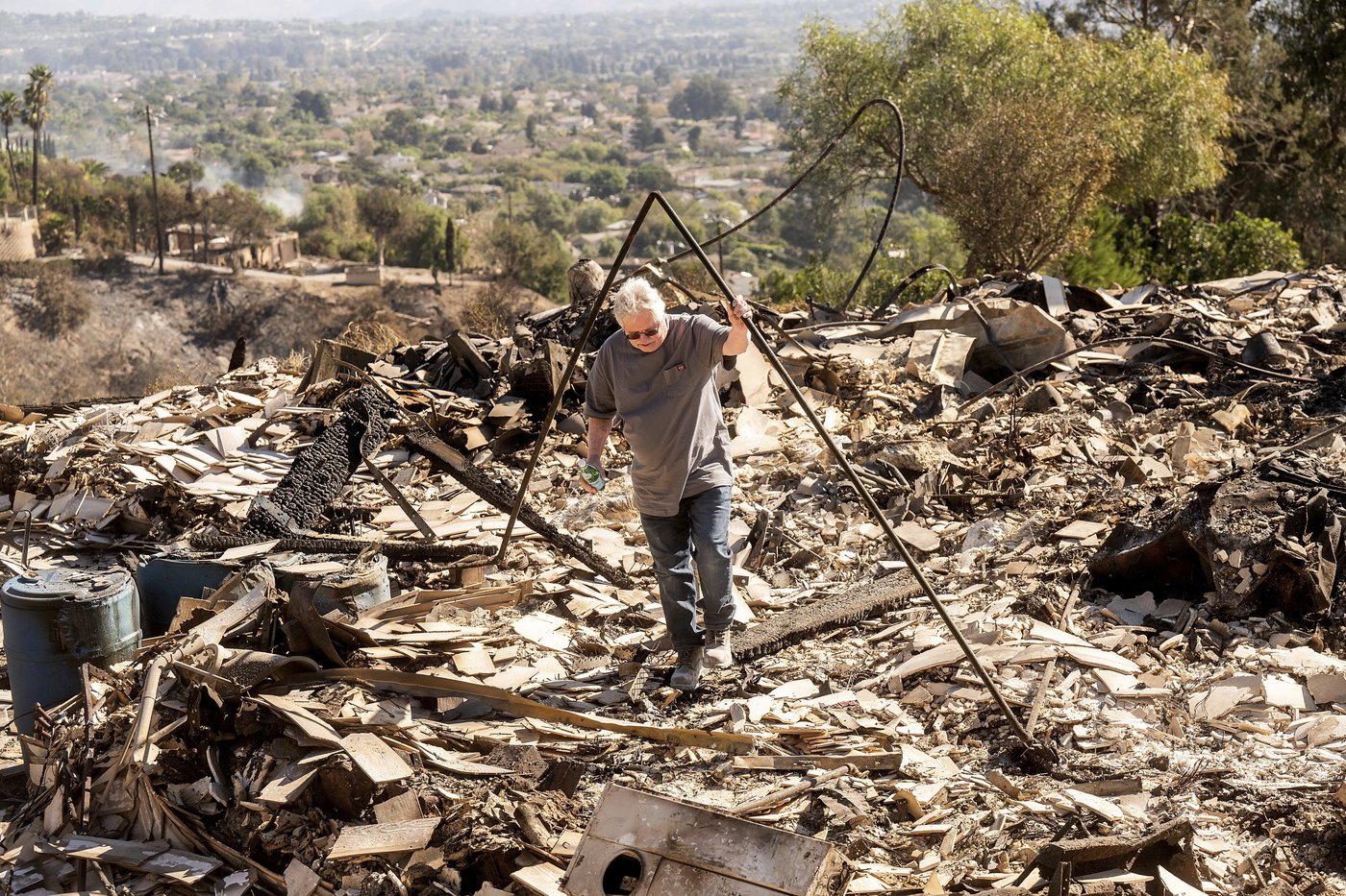 Southern California firefighters gain ground over wildfire thanks to decreased winds | iNFOnews.ca Southern California firefighters gain ground over wildfire thanks to decreased winds | iNFOnews.ca
