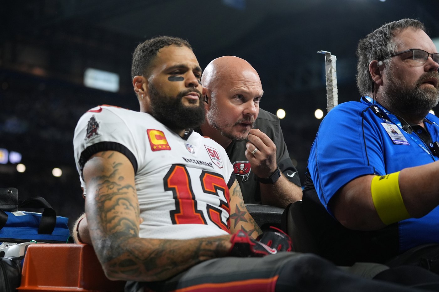 Buccaneers receiver Mike Evans leaves game against Lions with broken collarbone and concussion | iNFOnews.ca
