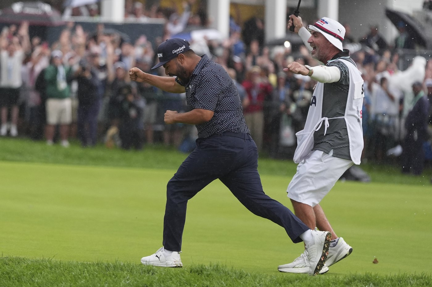 A caddie at heart, Bones Mackay makes sure to get the 18th flag to Spaun's bagman | iNFOnews.ca
