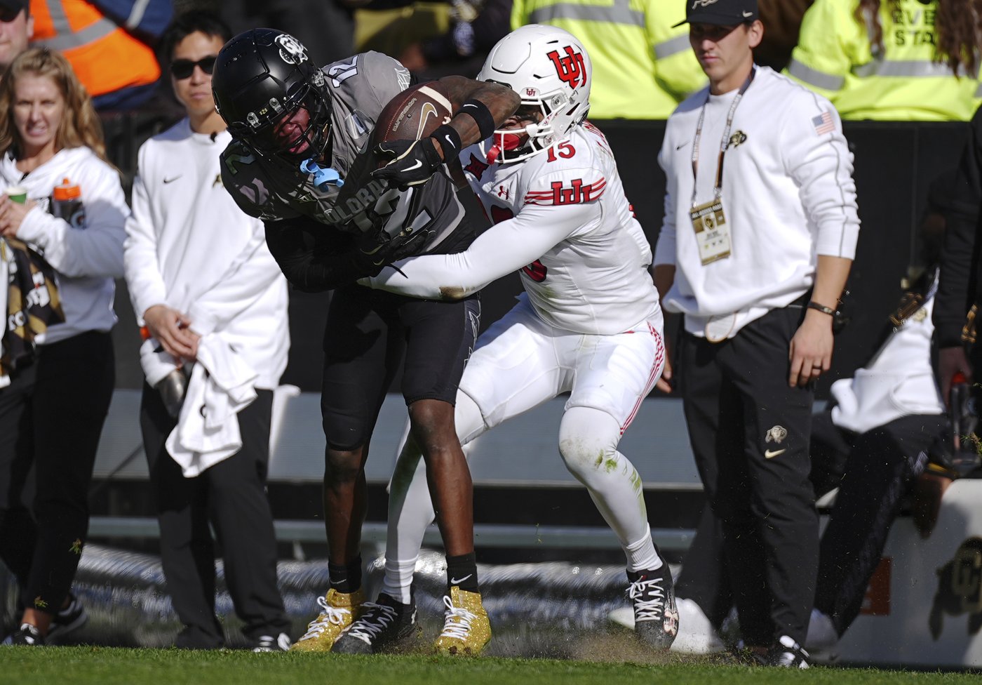 Travis Hunter improvises on reverse play as he and fellow Heisman hopeful Shedeur Sanders lift Buffs | iNFOnews.ca Travis Hunter improvises on reverse play as he and fellow Heisman hopeful Shedeur Sanders lift Buffs | iNFOnews.ca