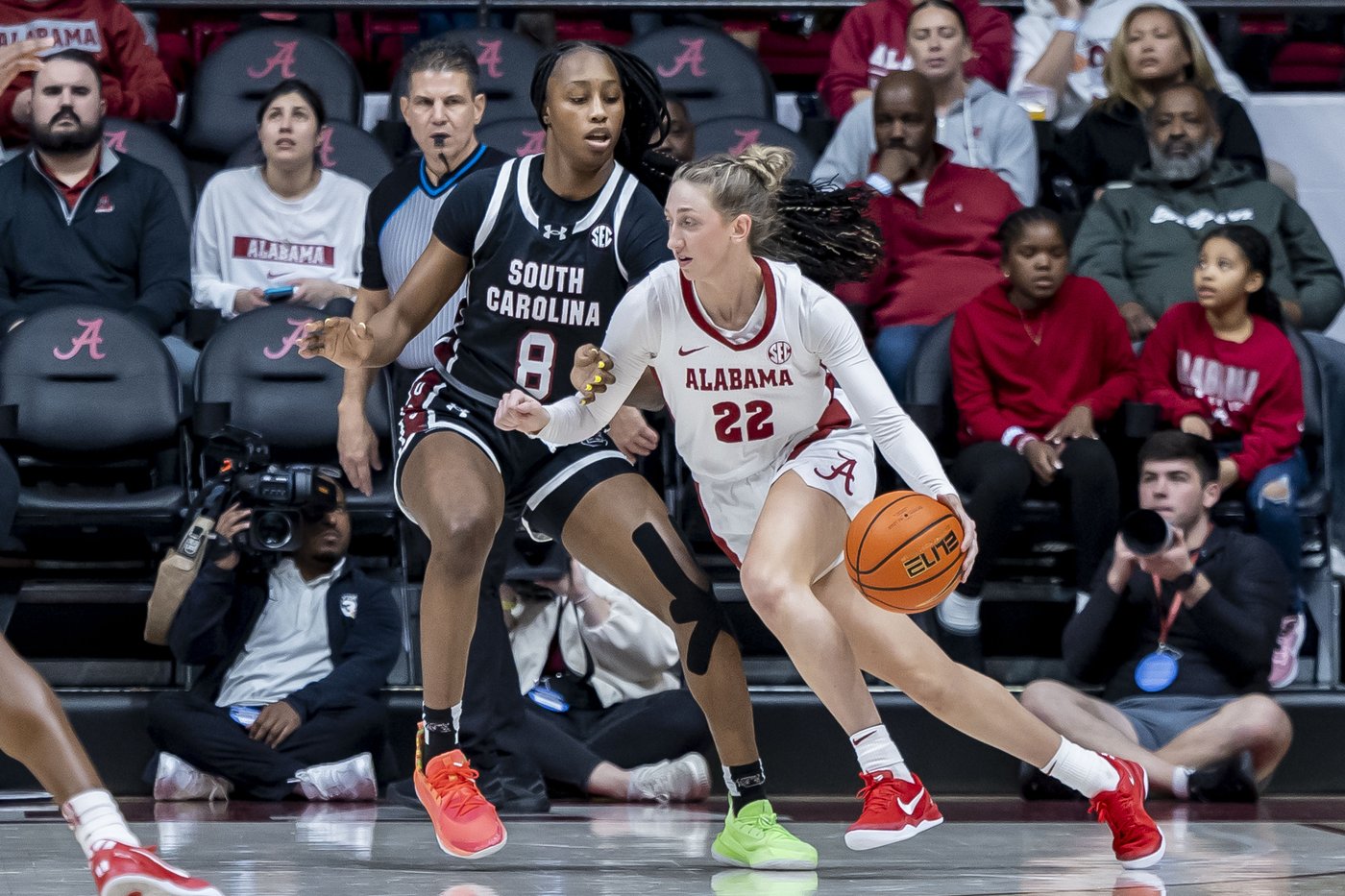 Joyce Edwards scores 21 points and No. 2 South Carolina cruises past No. 19 Alabama 76-58 | iNFOnews.ca