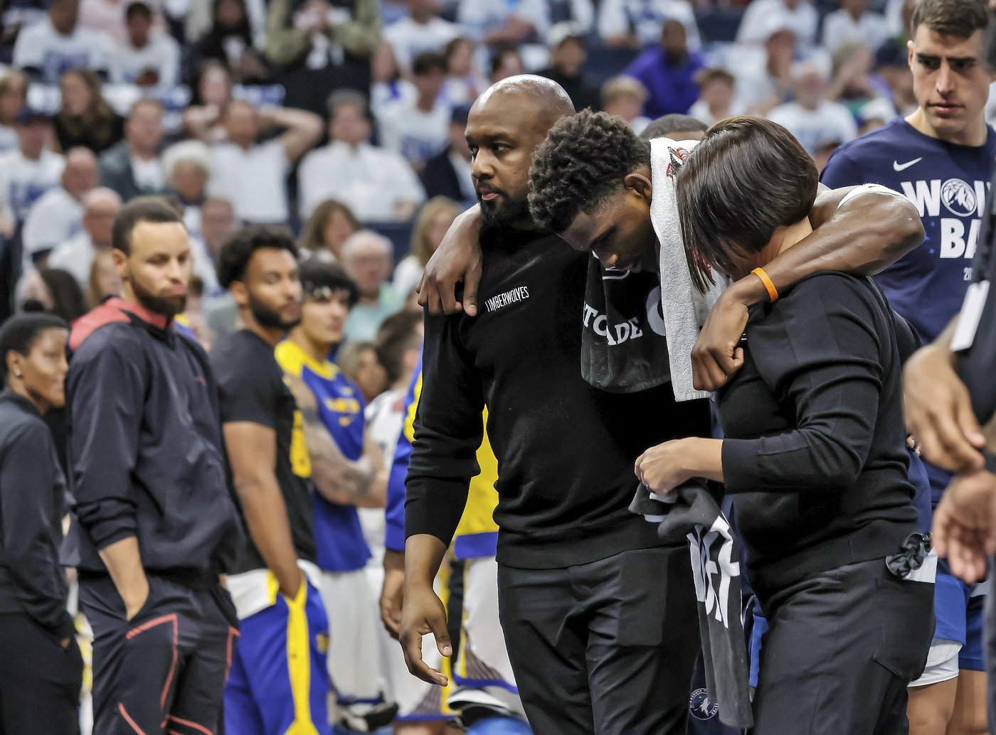 Anthony Edwards scares the Timberwolves with a sprained ankle before returning in strong finish | iNFOnews.ca Anthony Edwards scares the Timberwolves with a sprained ankle before returning in strong finish | iNFOnews.ca