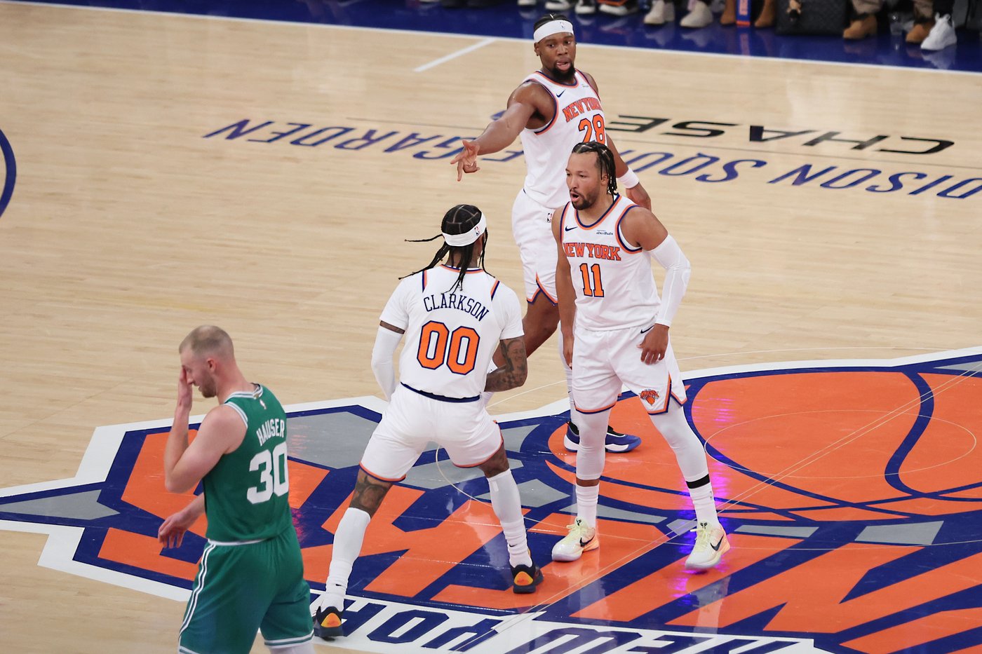 Knicks beat Celtics 105-95, start season 2-0 | iNFOnews.ca