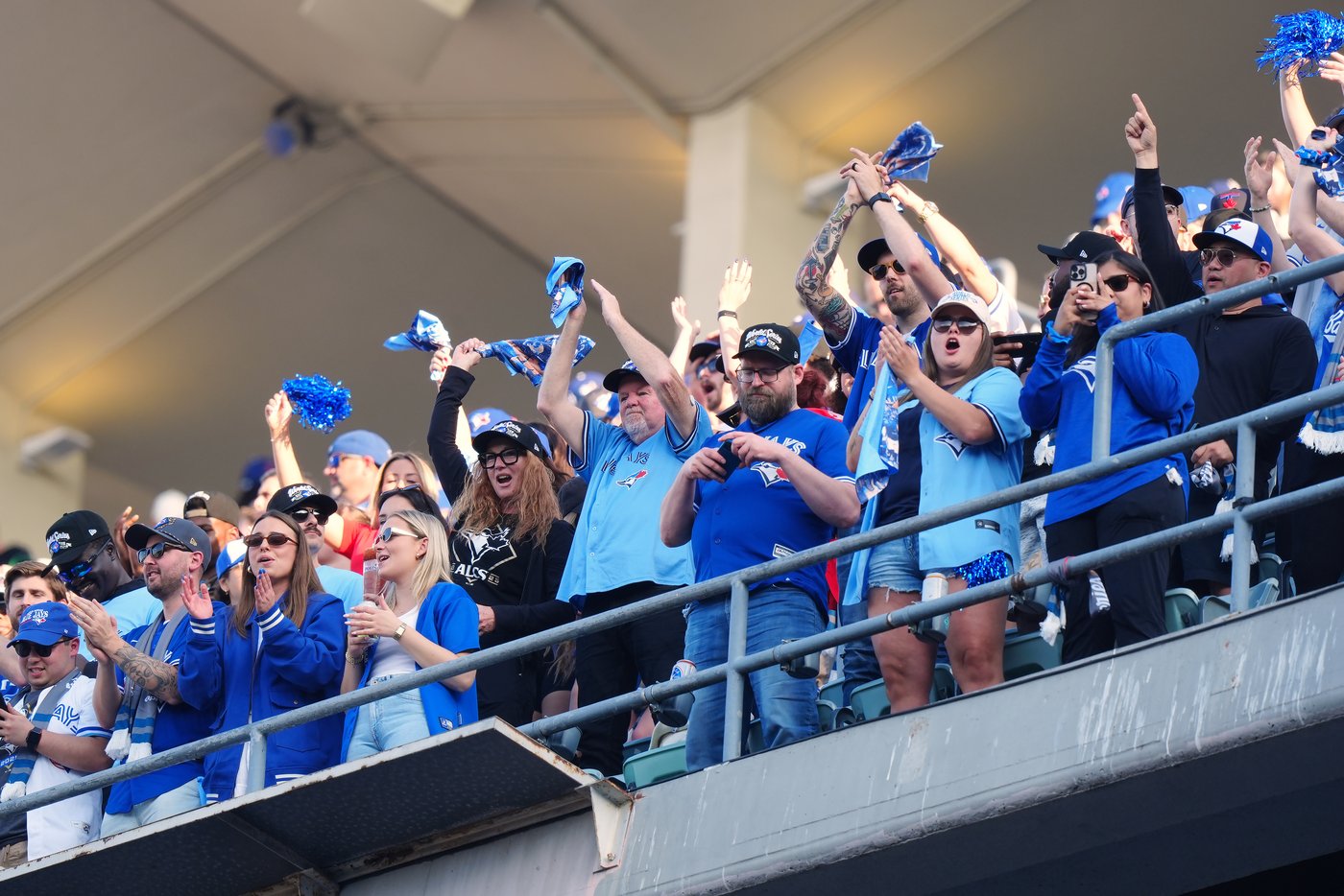 Photo Gallery: Dodgers outlast Jays 6-5 in 18-inning marathon World Series Game 3 | iNFOnews.ca