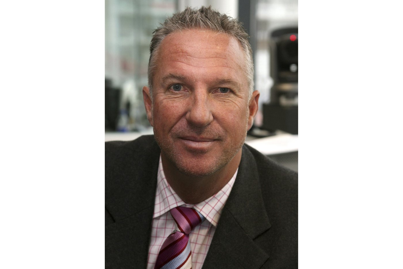 Ian Botham saved by Ashes rival from crocodile infested waters after fishing mishap | iNFOnews.ca Ian Botham saved by Ashes rival from crocodile infested waters after fishing mishap | iNFOnews.ca