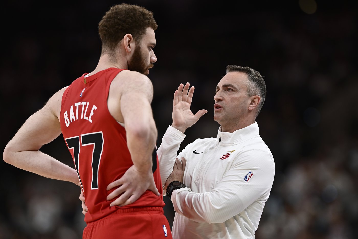 Spurs rally from a 22-point deficit to beat the Raptors 125-118 | iNFOnews.ca