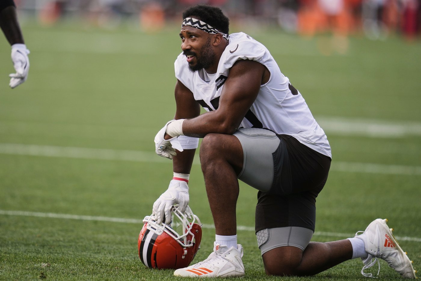 Myles Garrett avoids speeding ticket questions, focuses on Browns defense | iNFOnews.ca