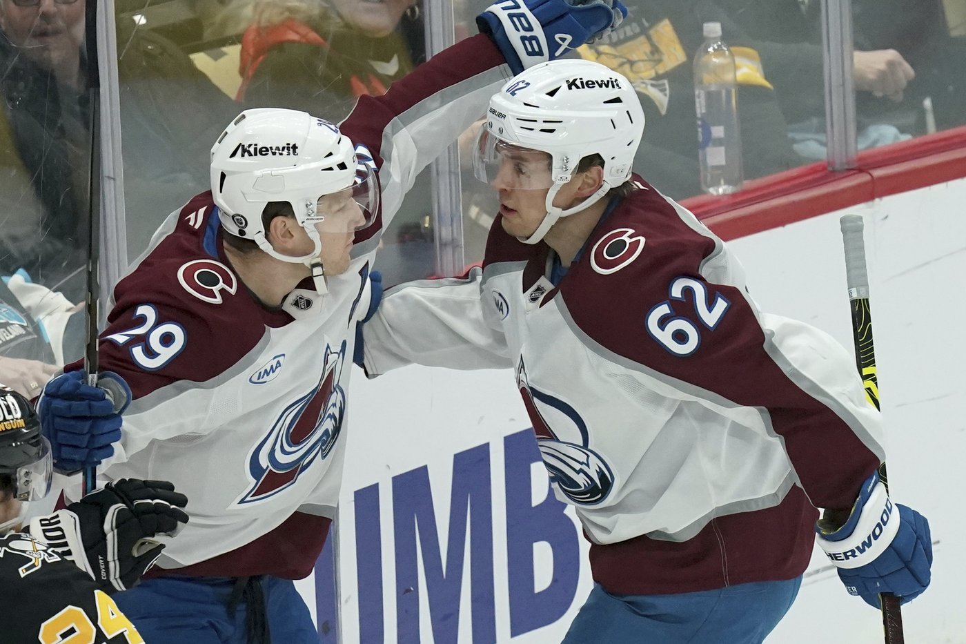 Rantanen records hat trick in 600th game and adds two assists as the Avalanche drill Pittsburgh 6-2 | iNFOnews.ca Rantanen records hat trick in 600th game and adds two assists as the Avalanche drill Pittsburgh 6-2 | iNFOnews.ca