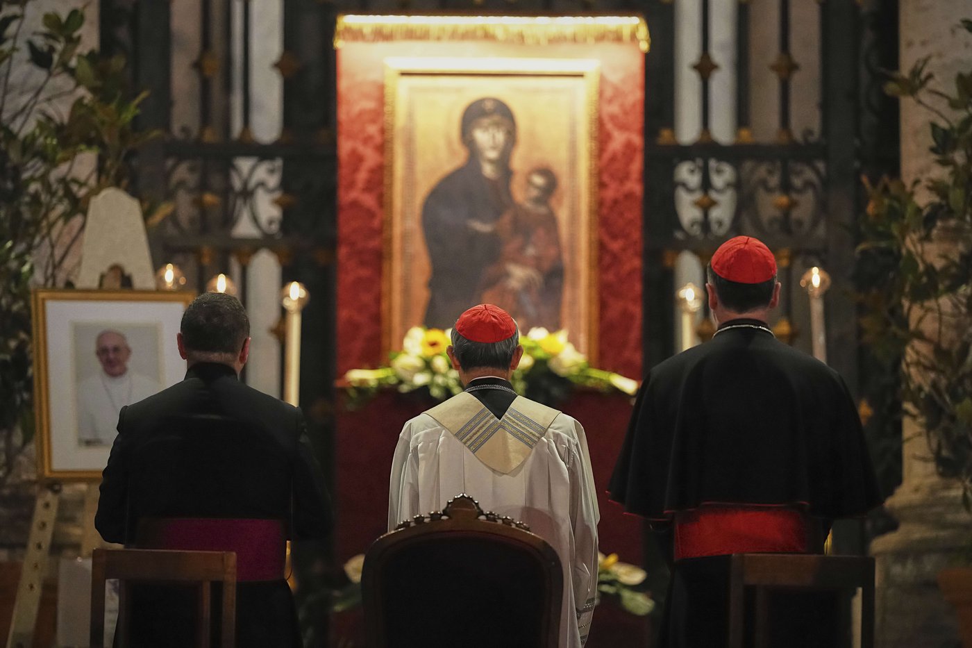 Tens of thousands file into St. Peter's Basilica to pay final respects to Pope Francis | iNFOnews.ca Tens of thousands file into St. Peter's Basilica to pay final respects to Pope Francis | iNFOnews.ca