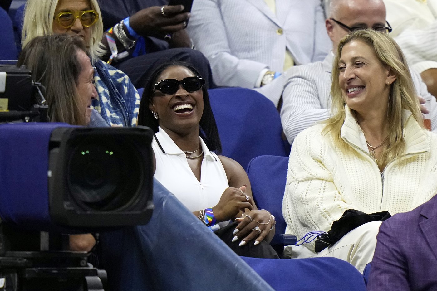 Simone Biles offers Coco Gauff some inspiration and sense of calm at the US Open | iNFOnews.ca