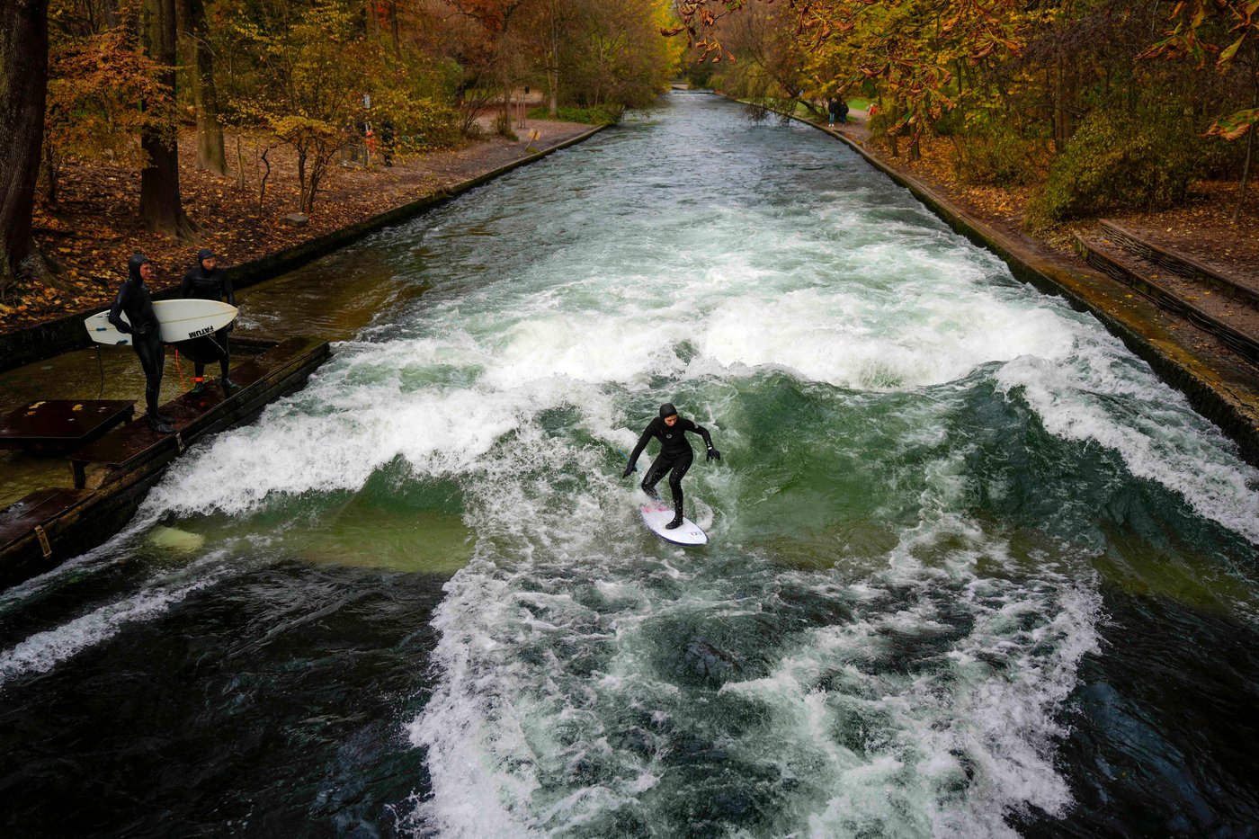Munich's famous river wave has vanished after a cleanup. Surfers hope it will return soon | iNFOnews.ca Munich's famous river wave has vanished after a cleanup. Surfers hope it will return soon | iNFOnews.ca