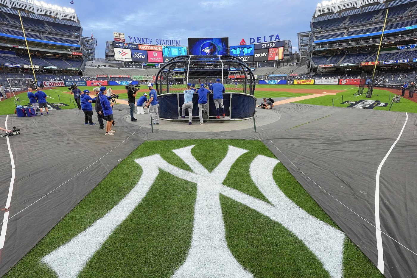 Bronx Zoo: Loud boos for 'O Canada' at Yankee Stadium ahead of Game 3 against Jays | iNFOnews.ca Bronx Zoo: Loud boos for 'O Canada' at Yankee Stadium ahead of Game 3 against Jays | iNFOnews.ca