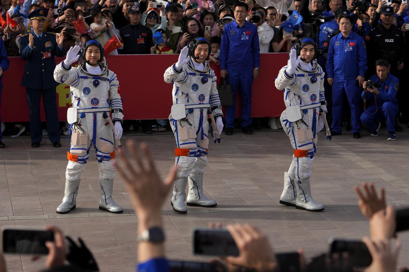 China space station crew returns to Earth after 6 months in space | iNFOnews.ca China space station crew returns to Earth after 6 months in space | iNFOnews.ca