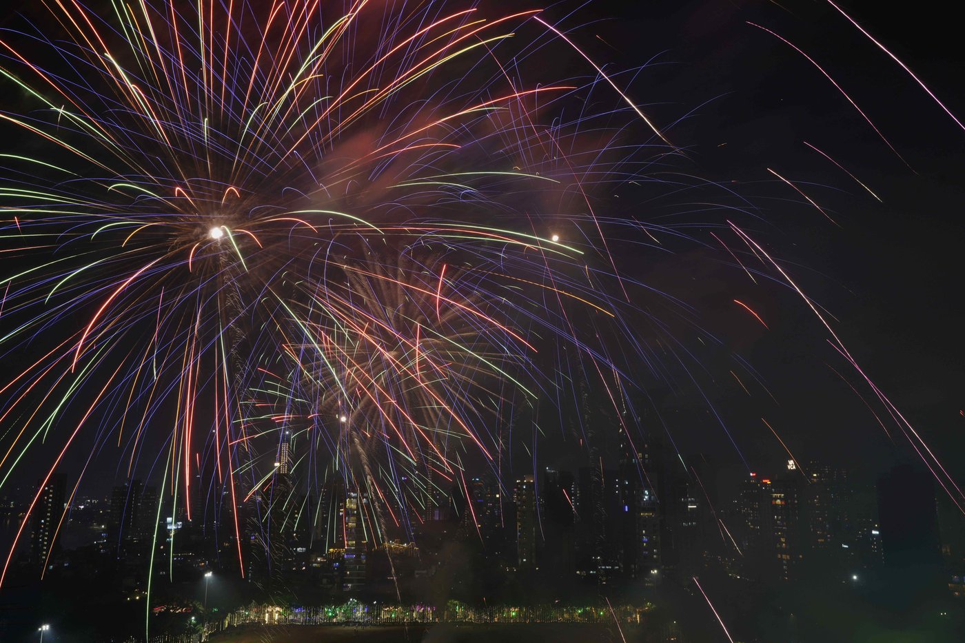 Indians mark Diwali by lighting a record number of earthen lamps | iNFOnews.ca