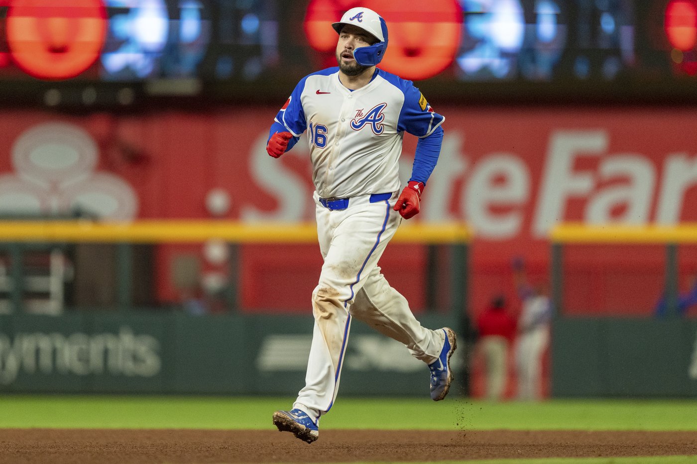 D'Arnaud hits a walk-off homer as Braves keep up their playoff push with a 2-1 win over Royals | iNFOnews.ca